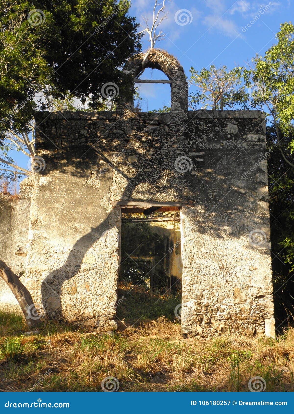 Ruinas Antiguas De La Iglesia En Hacienda Abandonada En Yucatán, México Fotografía editorial - Imagen de hacienda, pared: 106180257 Ruinas Antiguas De La Iglesia En Hacienda Abandonada En Yucatán, México Fotografía editorial - Imagen de hacienda, pared: 106180257