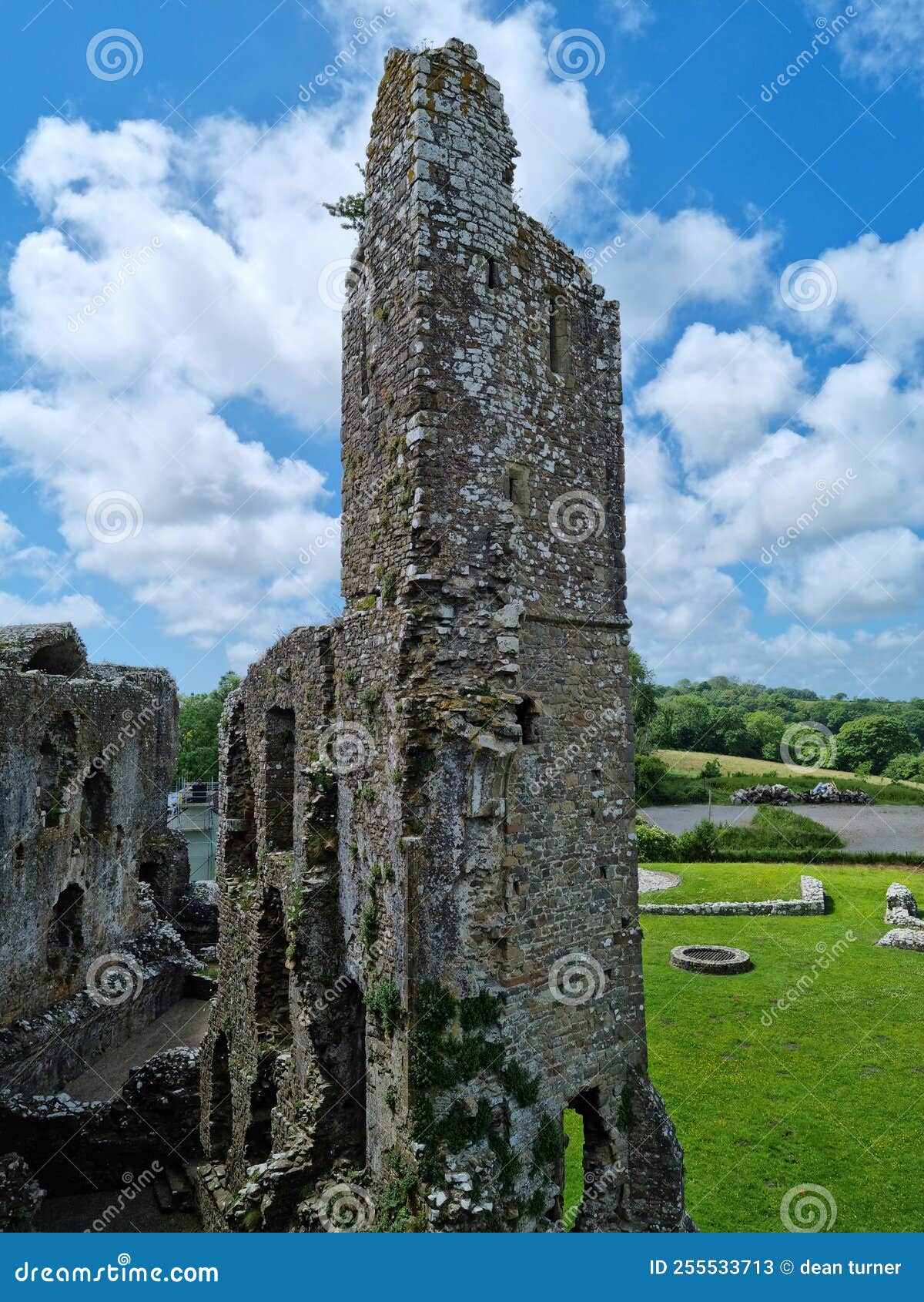 Ruinas De Castillo De Narberth Imagen de archivo Imagen de edificio