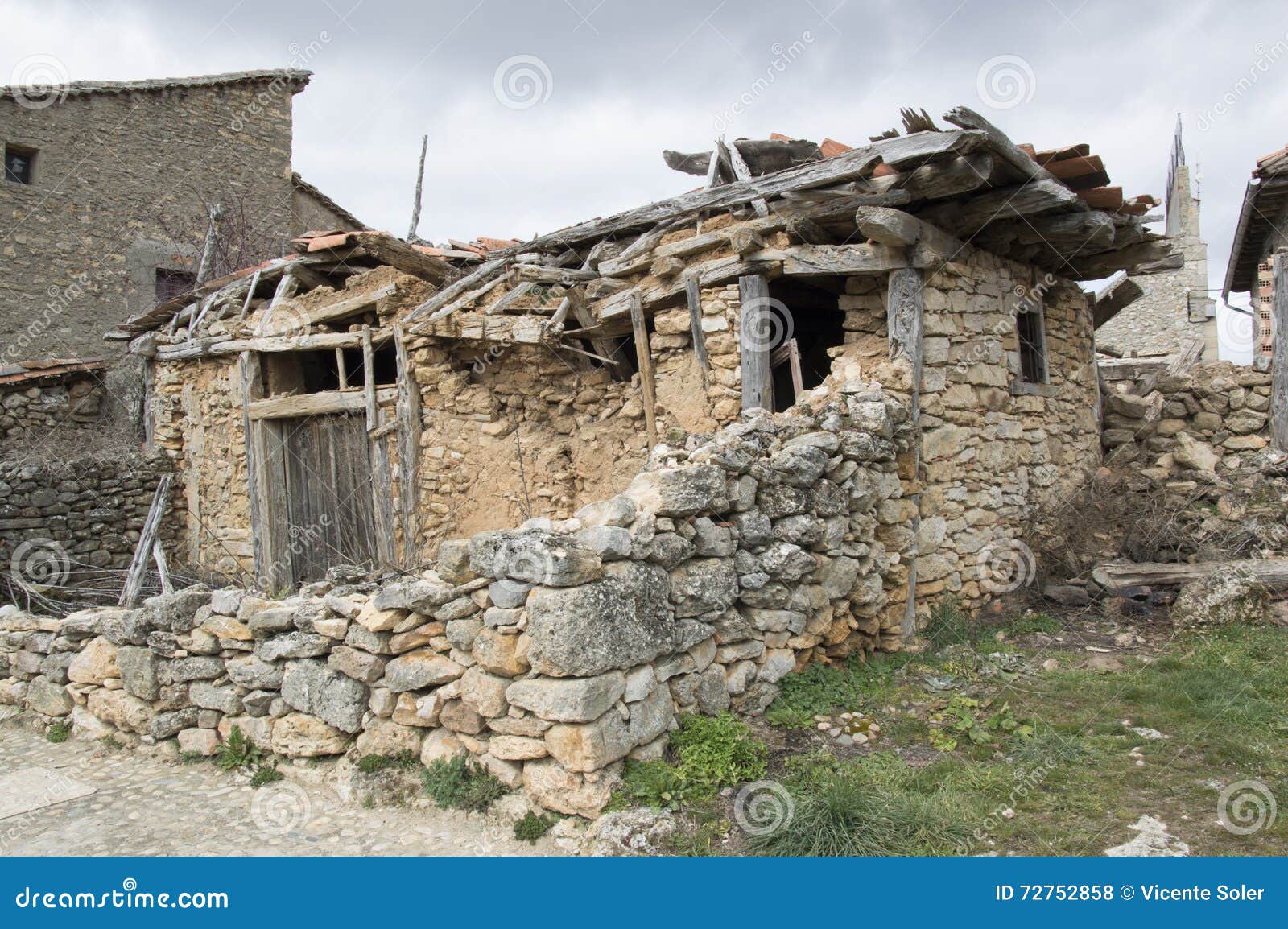 ruined house in calataÃÂ±azor