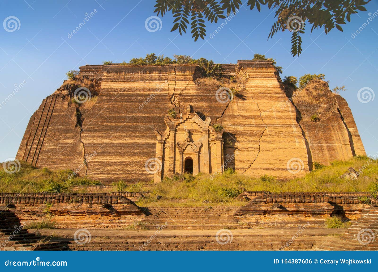 ruined mingun pagoda, the remains of a massive construction project begun by king bodawpaya, myanmar