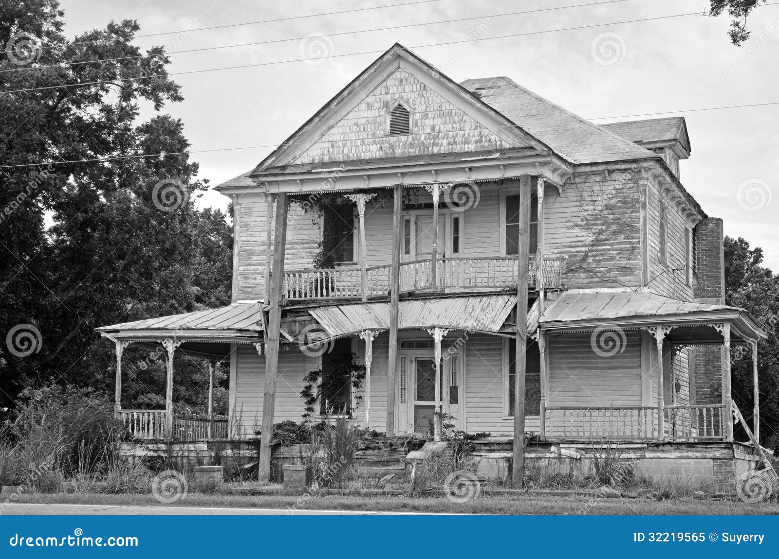 Ruinen Eines Amerikanischen Kolonialhaus-Hauses Stockbild - Bild von