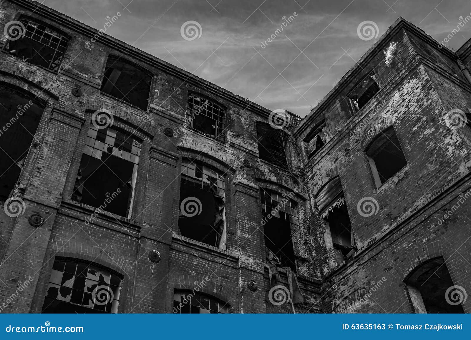 Ruinierte alte Textilfabrik in Schwarzweiss, B&W, Lodz, Polen