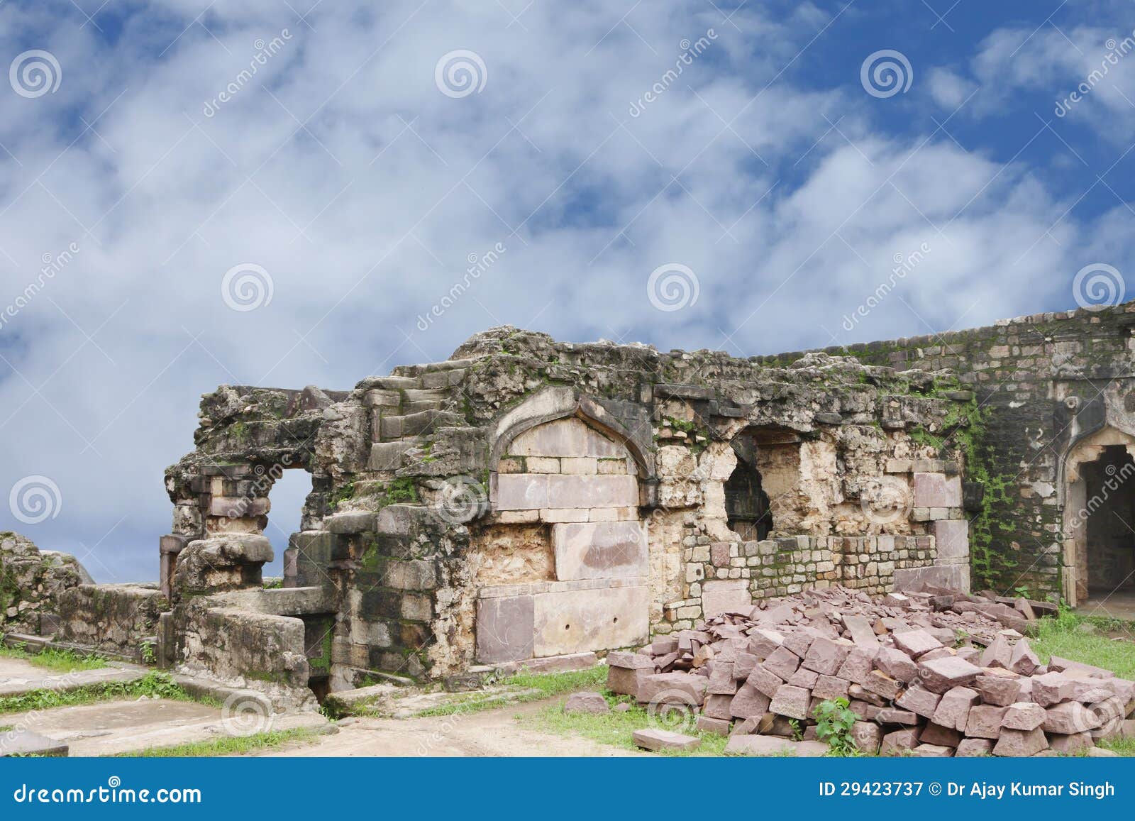 ruins madan mahal fort, jabalpur, india