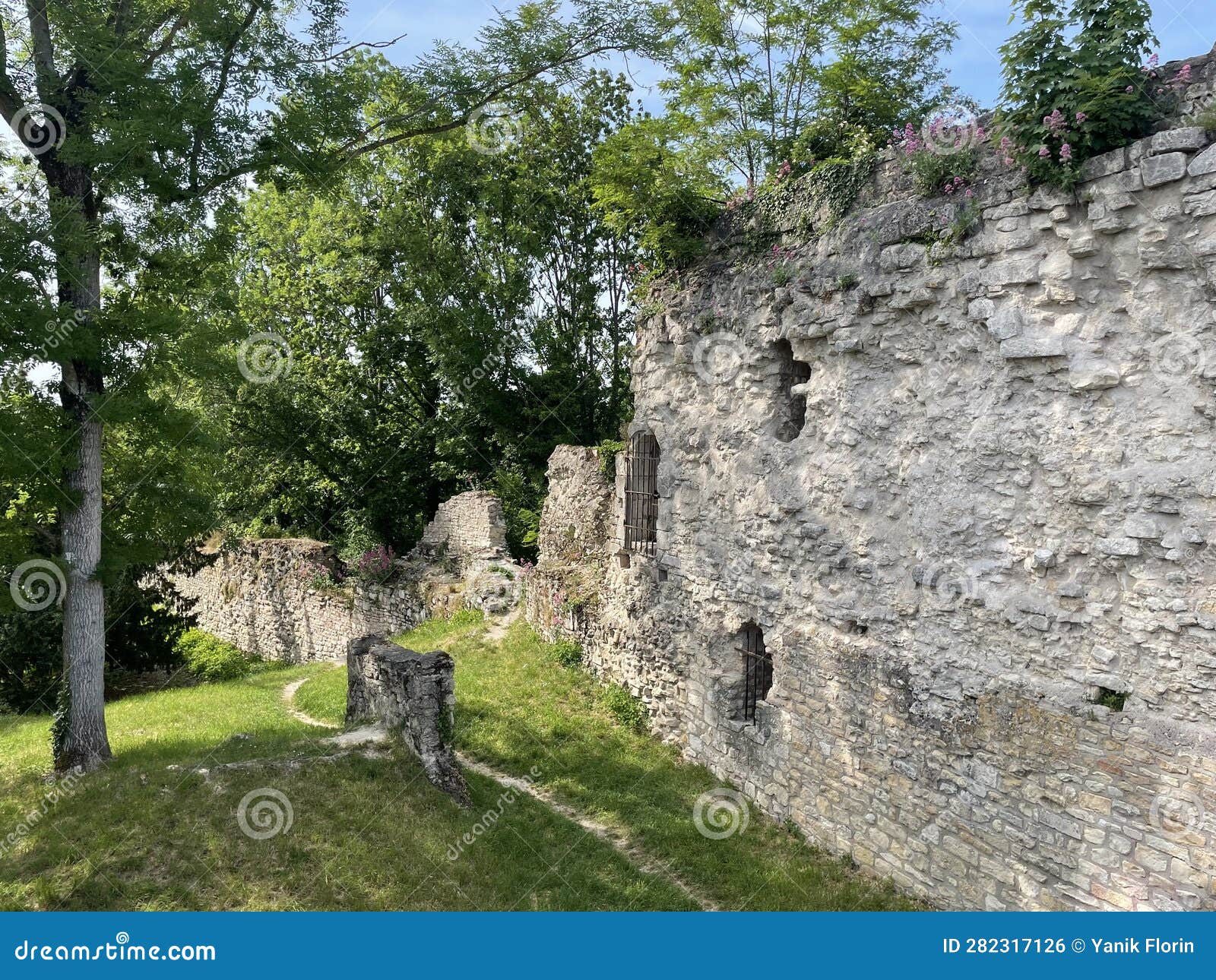 ruins of the medieval defence wall of charitÃ© sur loire, niÃ¨vre