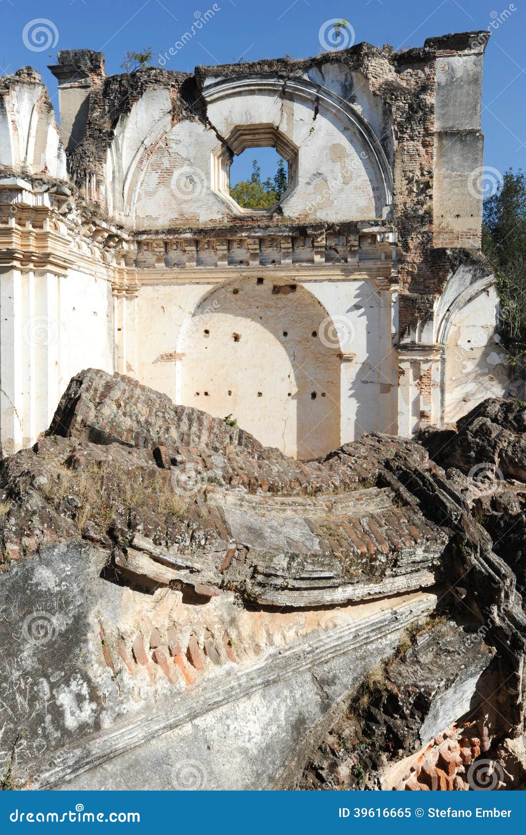 ruins of the recoleccion church at antigua