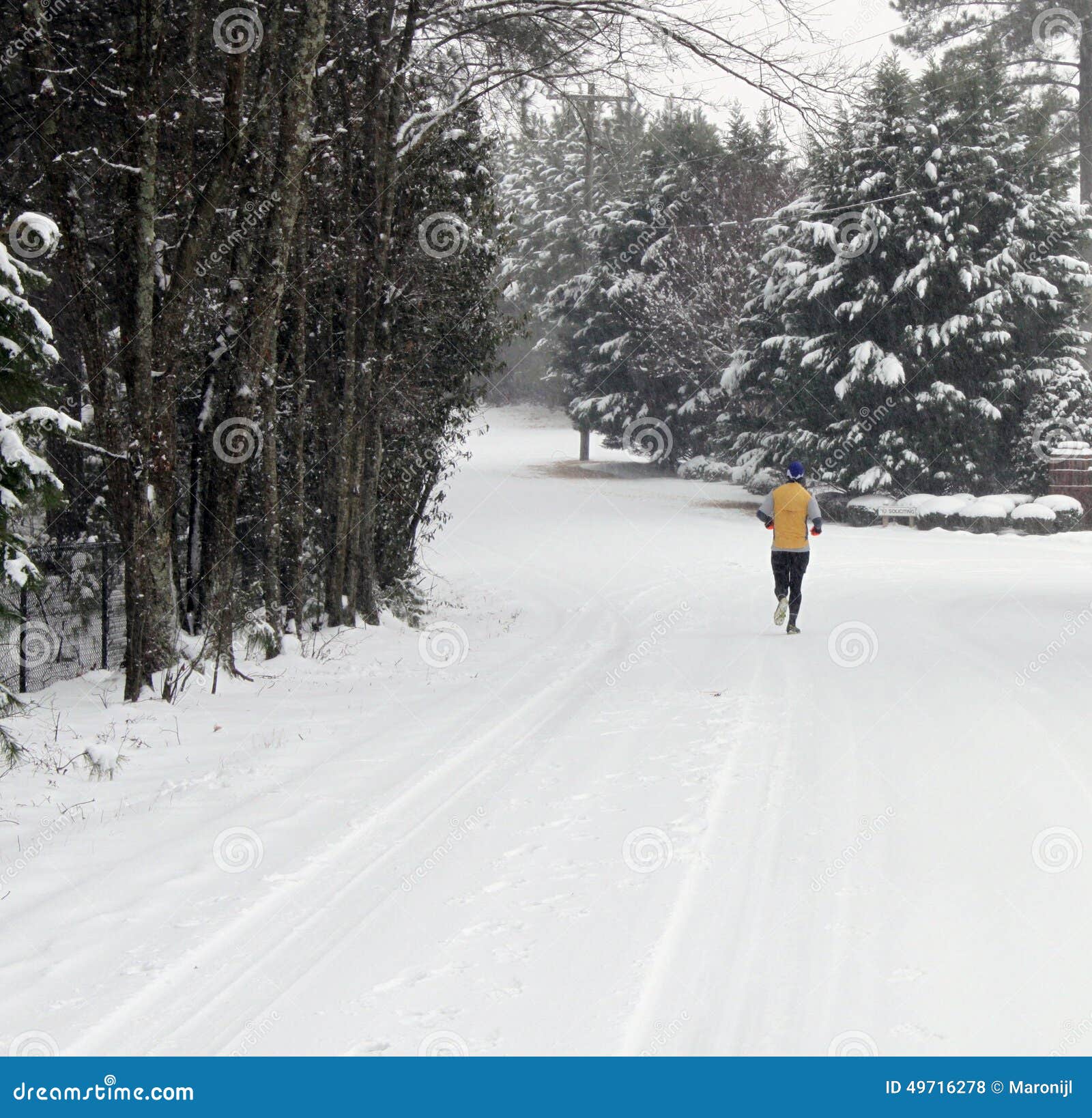 Runner jogging in snow stock photo. Image of dedicated - 49716278