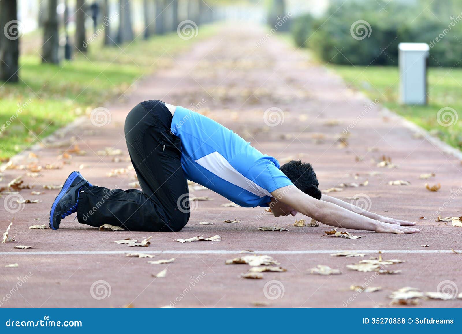 Runner Stretching Out Stock Photo Image Of Middle Leisure 35270888