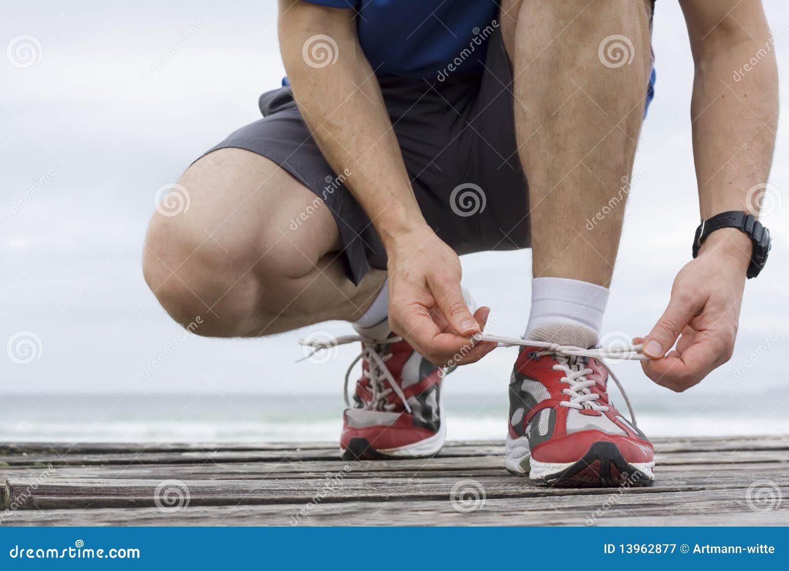 Runner tying shoelace stock image. Image of runners, knee 13962877