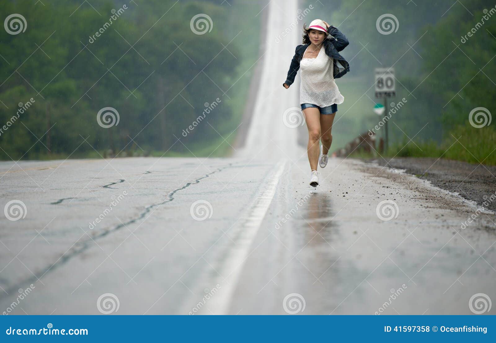 Valg spion Modsatte Running in the rain stock photo. Image of lifestyle, endurance - 41597358