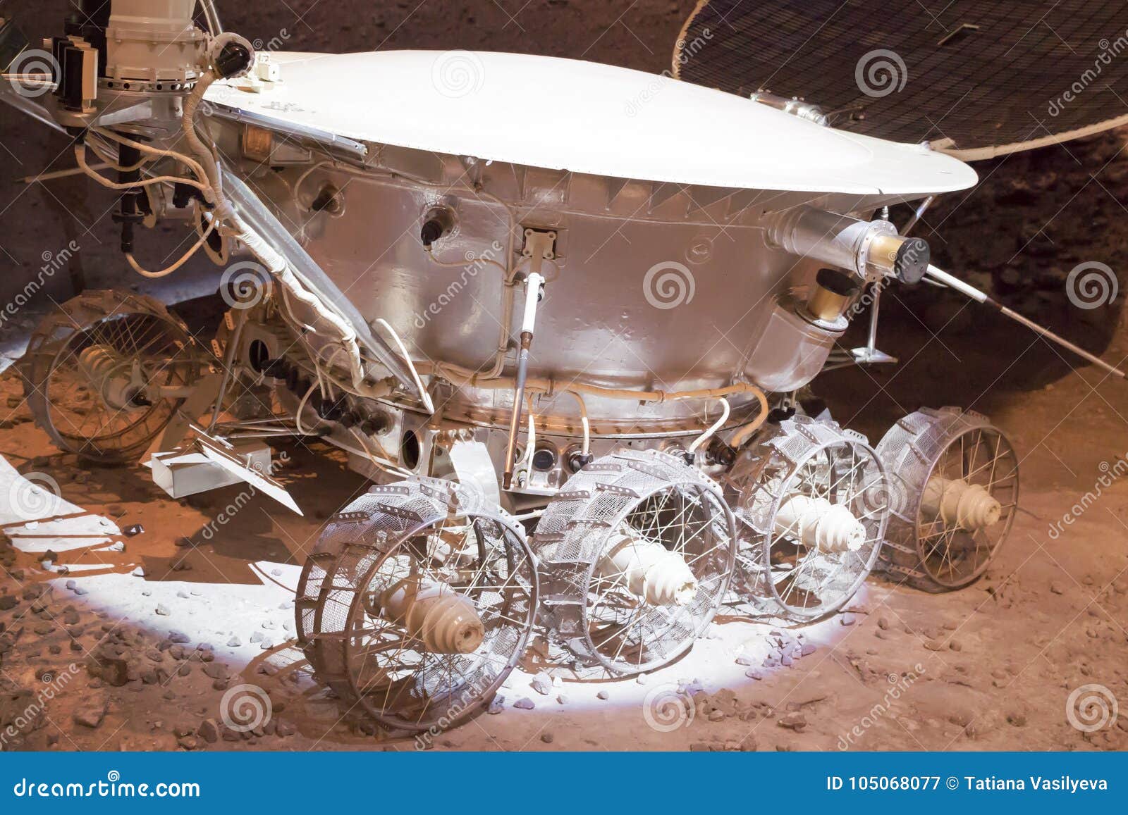 Rusia, Moscú, 30 11 2017: Luna Walker One Lunokhod 1 muse. Rusia, Moscú, 30 11 2017: Luna Walker One Lunokhod 1 - vagabundos lunares primero acobardados Museo del cosmonauta