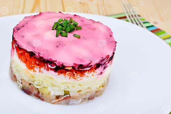 Russe Shuba-Salat Mit Rote-Bete-Wurzeln, Kartoffeln, Karotten Und ...