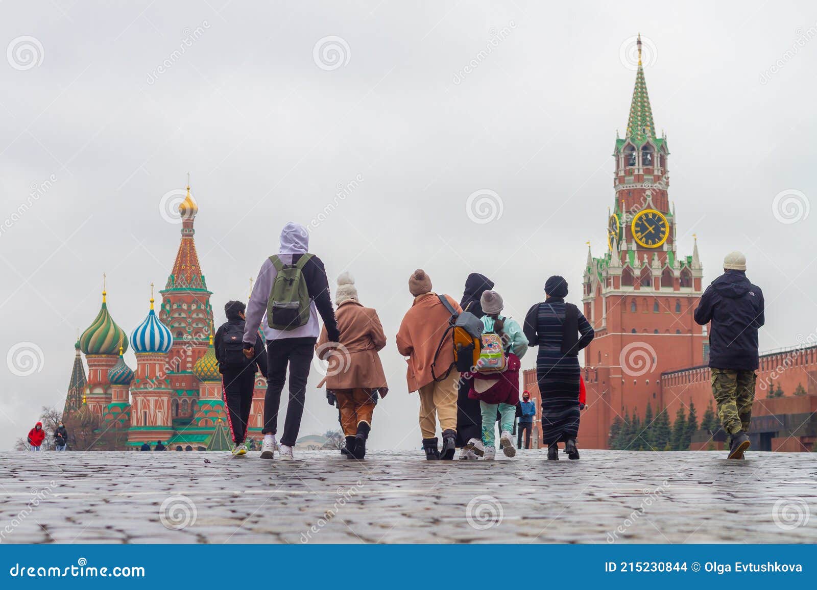 Группа зарубежных туристов своими глазами хочет