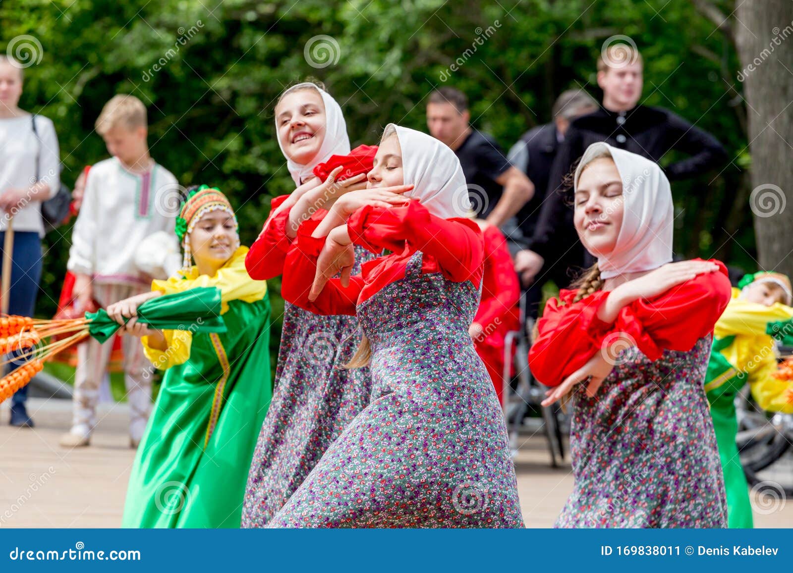 Russia Vladivostok 06 12 2018 Adorable Actresses Weared In Traditional Russian Slavic Clothes