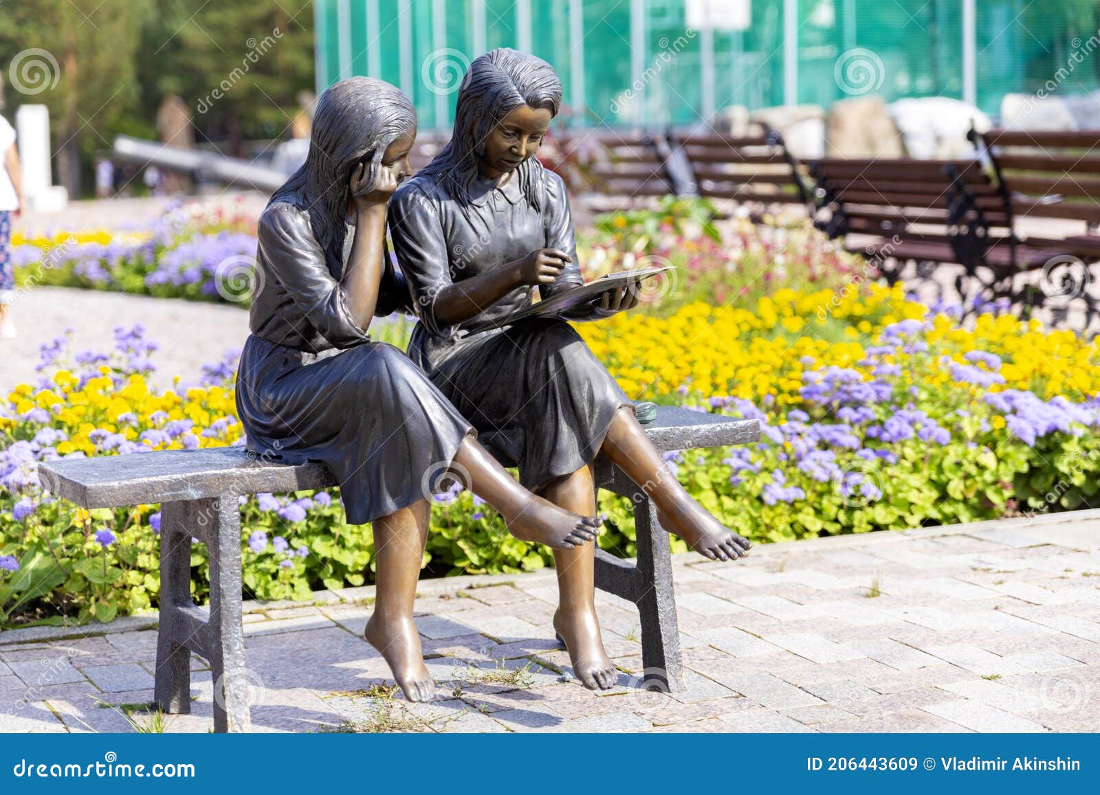 https://thumbs.dreamstime.com/z/russia-zlatoust-august-sculpture-couple-reading-bench-mountain-park-named-p-bazhova-summer-day-206443609.jpg