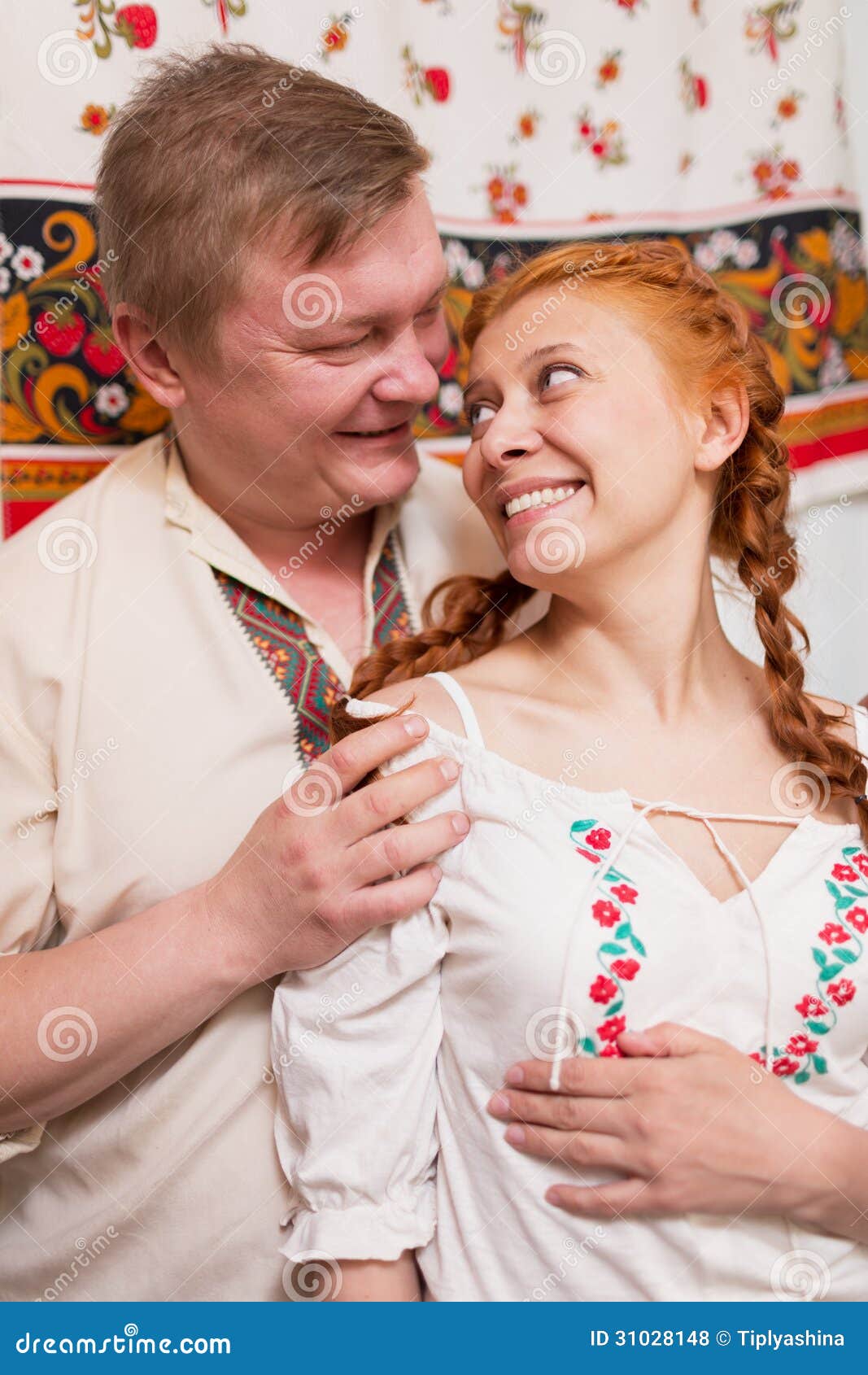 https://thumbs.dreamstime.com/z/russian-couple-national-costume-near-stove-31028148.jpg