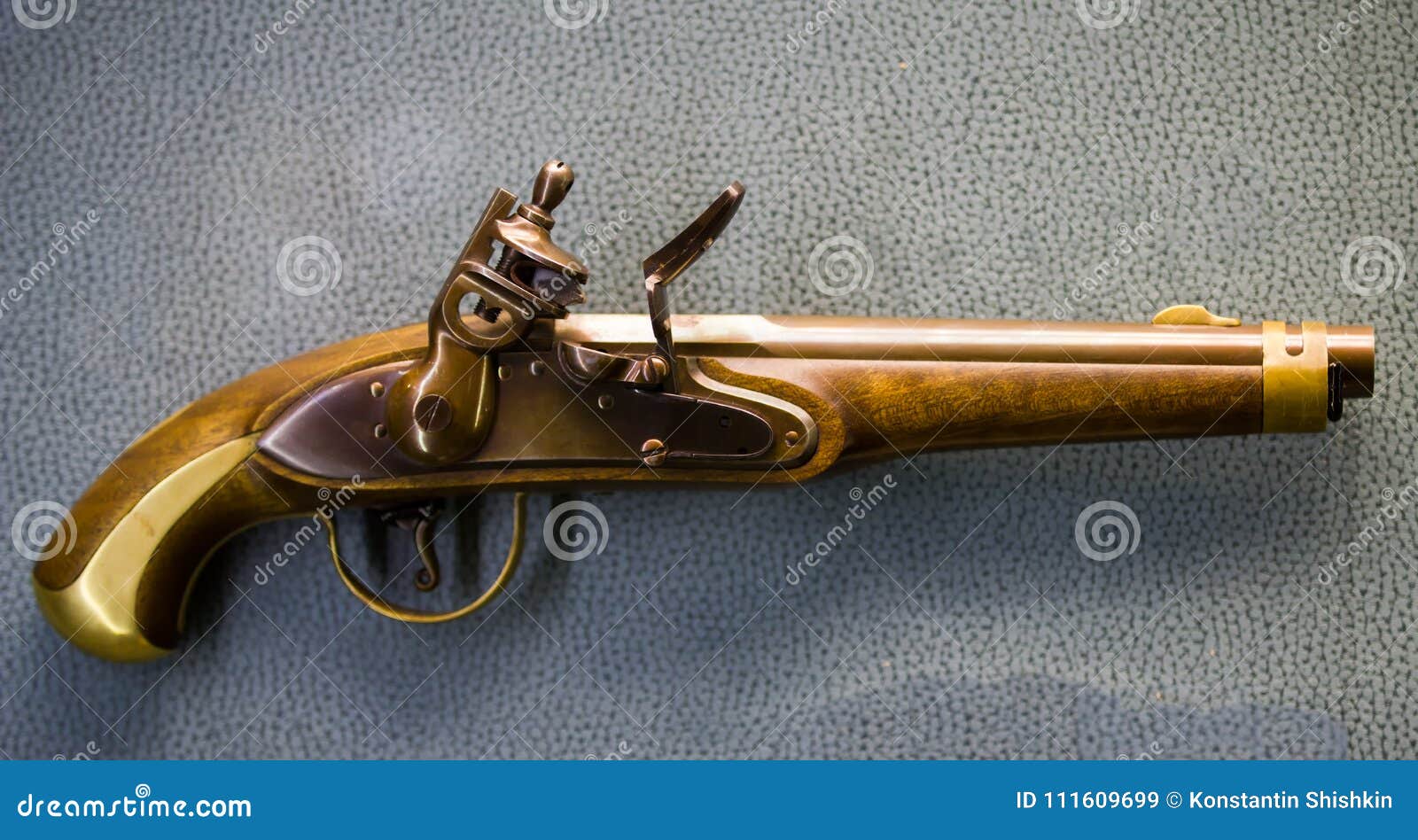 Russian Military Flint Pistol Of 19 Century - Close Up Stock Image - Image  Of Heritage, Iron: 111609699