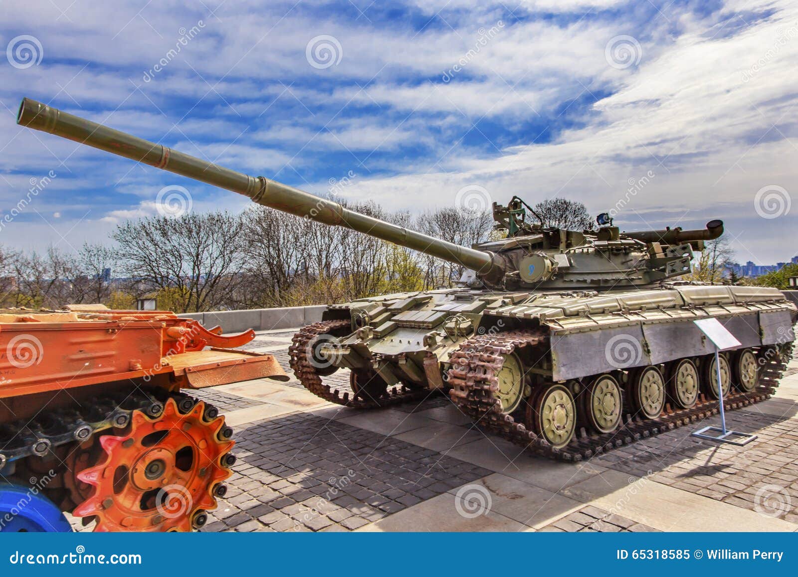 russian modern tank recent conflict monument kiev ukraine