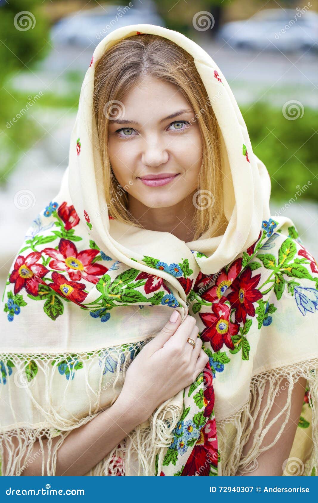 https://thumbs.dreamstime.com/z/russian-woman-national-patterned-scarf-beauty-72940307.jpg