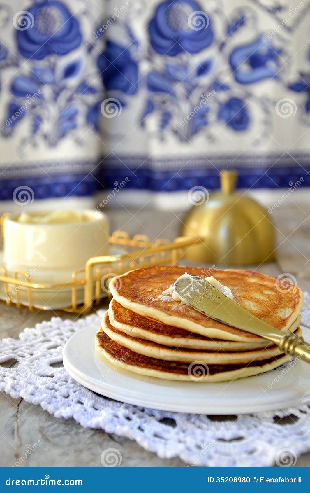 Russische Pfannkuchen (oladi) Stockfoto - Bild von teller, hintergrund ...