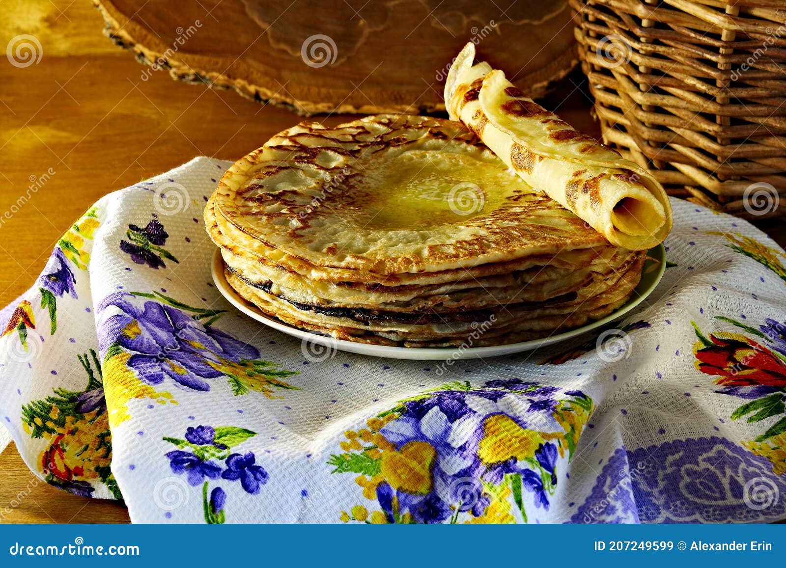 Russische Pfannkuchen stockbild. Bild von dorf, molkerei - 207249599