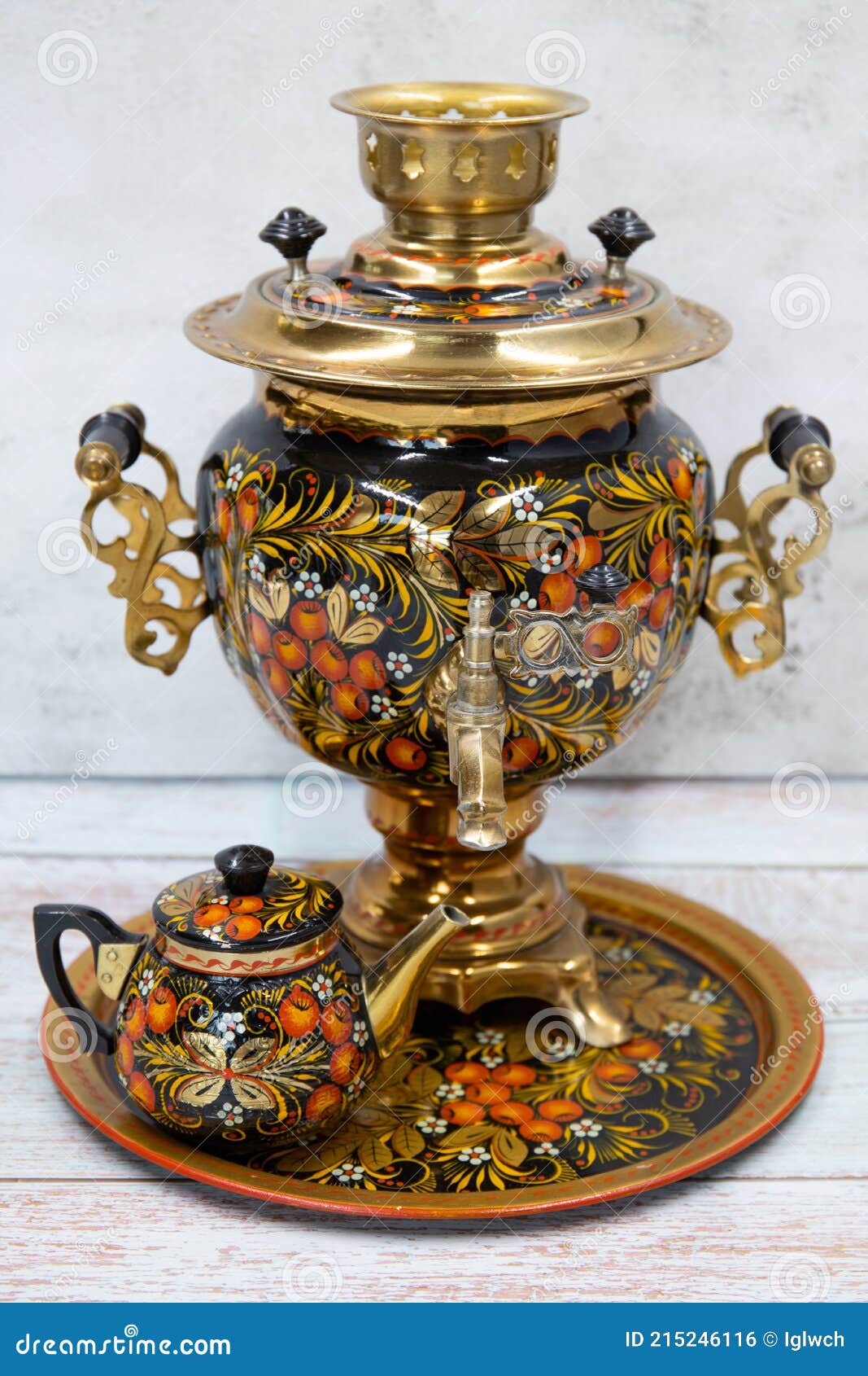 https://thumbs.dreamstime.com/z/russischer-elektrischer-samowar-mit-einem-topf-zum-teebr%C3%BChen-russisch-elektrische-samovar-und-ein-f%C3%BCr-die-infusion-von-tee-auf-215246116.jpg