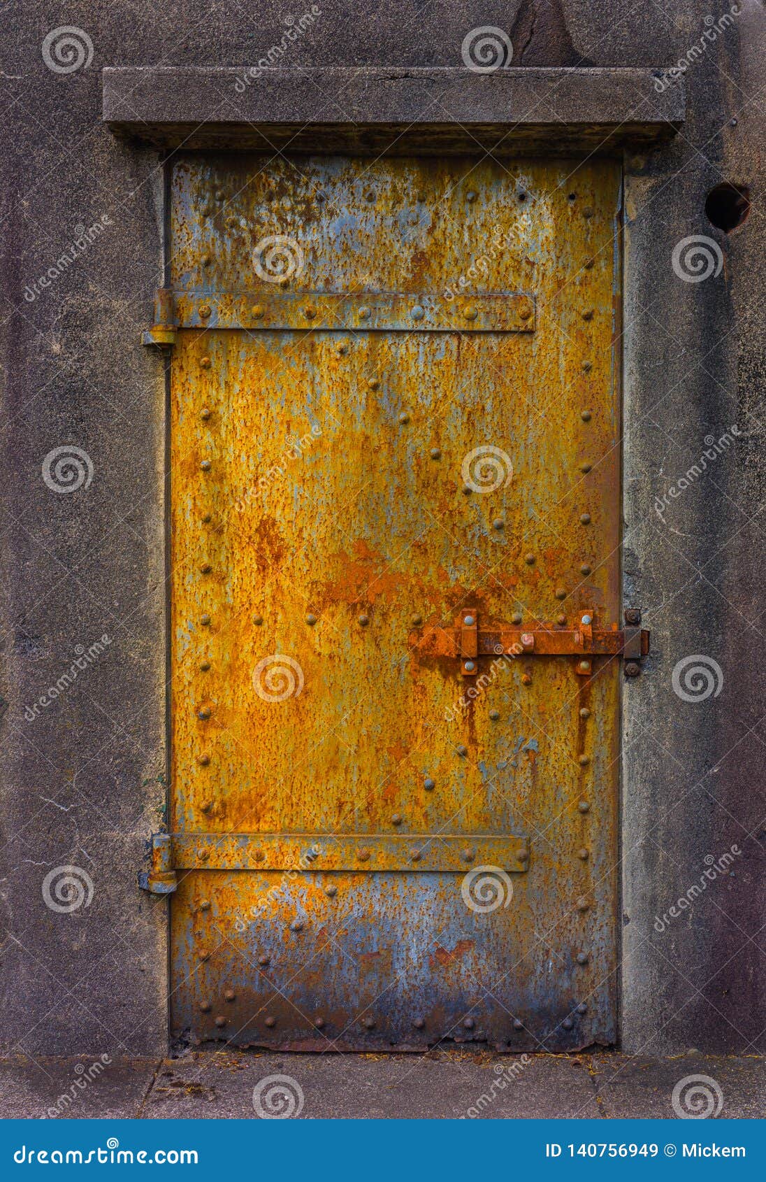 rusted metal door at fort stevens military bunker