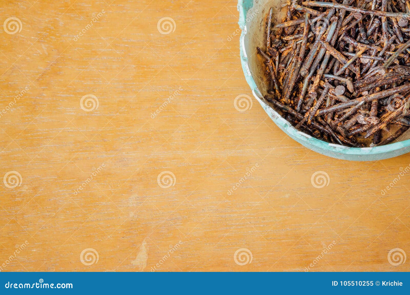 [Imagen: rusted-nail-old-bowl-plywood-group-nails...510255.jpg]