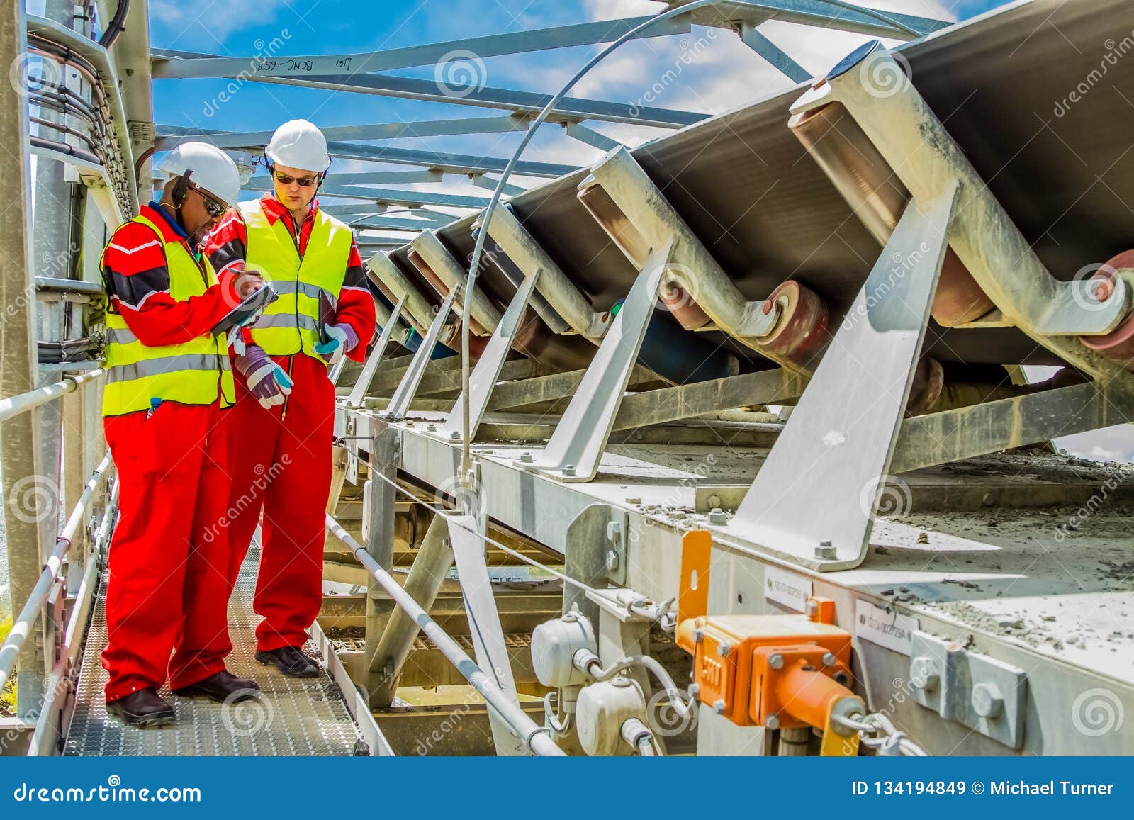 Conveyor Belt Transporting Platinum Ore for Processing with Mining