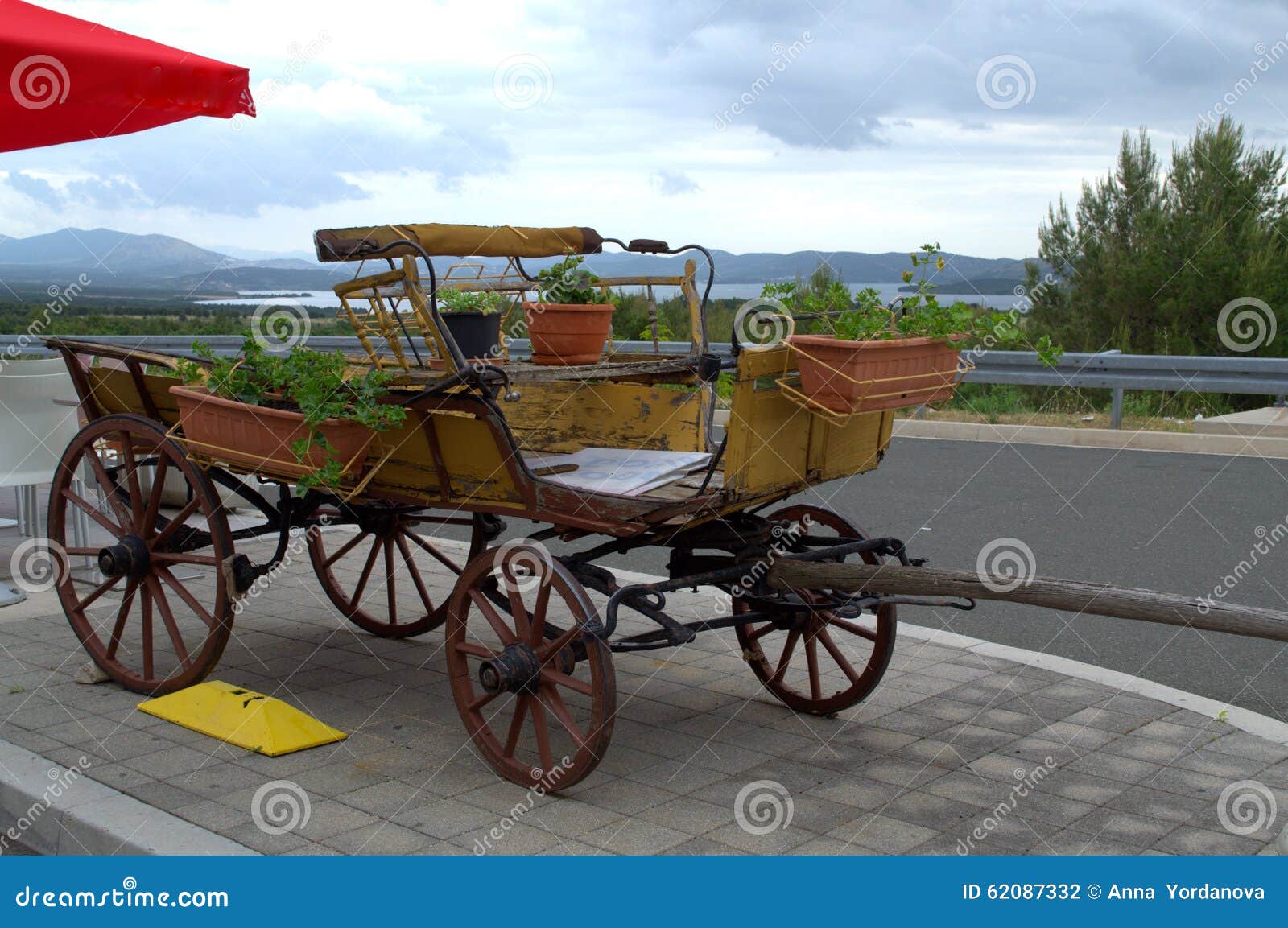 Rustic wagon decor stock photo. Image of wagon, rural 62087332