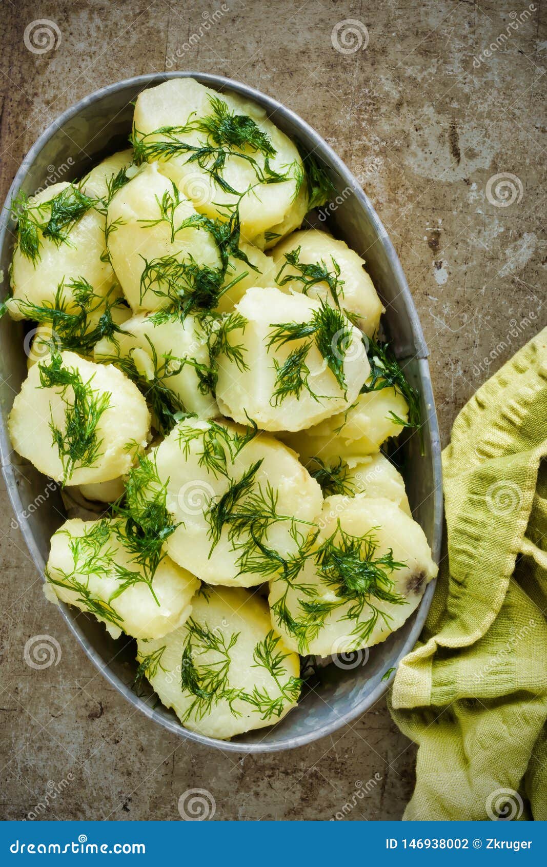 Rustikale Gekochte Kartoffel Und Dill Stockfoto - Bild von ...