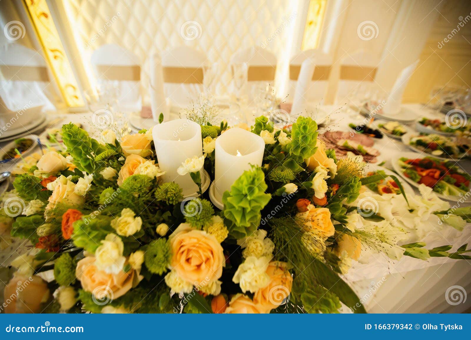 Reciteren wereld wagon Rustische Huwelijksversieringen Met Bloemen Banquet-decor Stock Foto -  Image of glas, tuin: 166379342