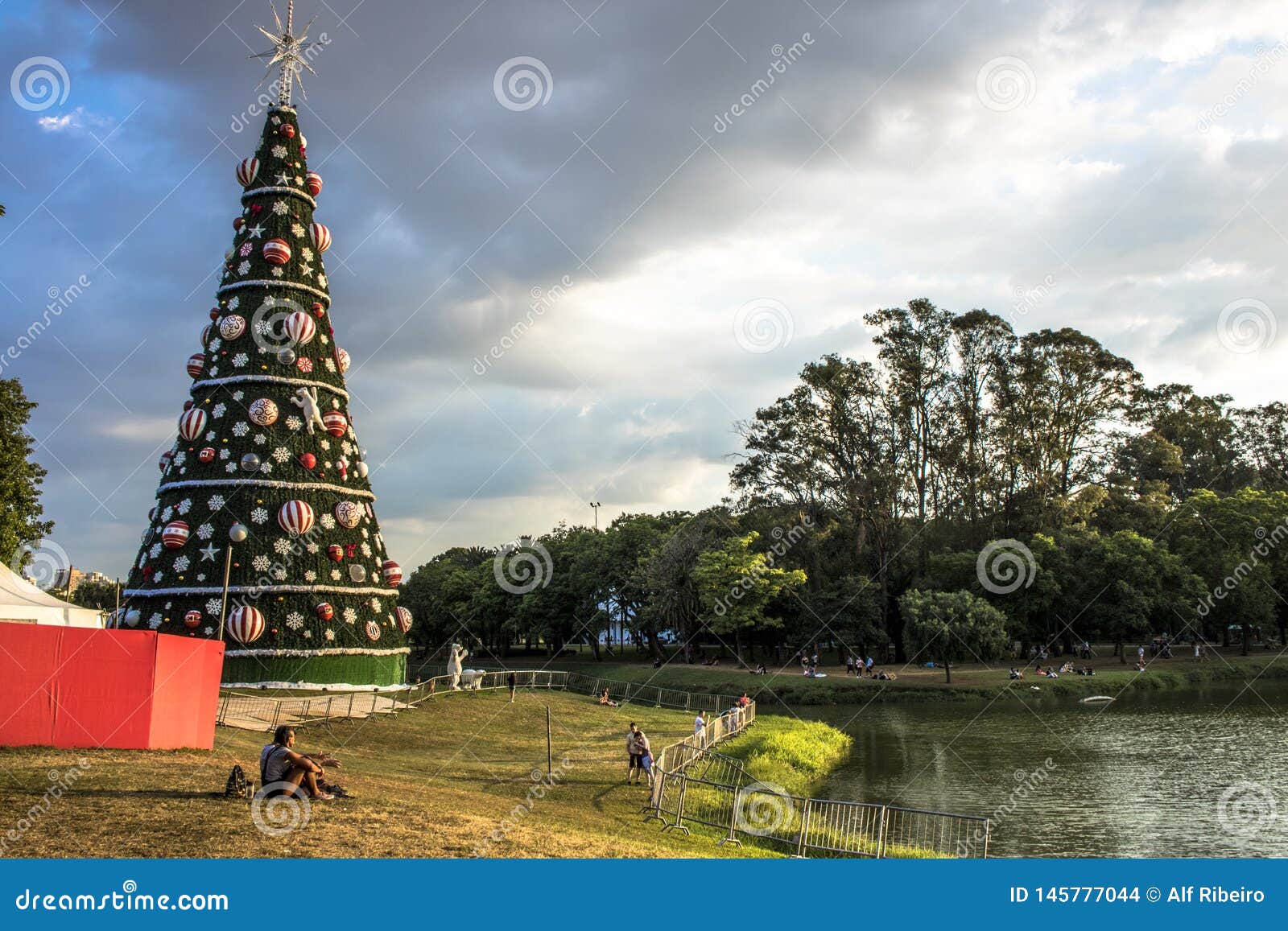 rvore De Natal No Parkl De Ibirapuera Imagem de Stock Editorial - Imagem de paulo, horizonte: 145777044 rvore De Natal No Parkl De Ibirapuera Imagem de Stock Editorial - Imagem de paulo, horizonte: 145777044