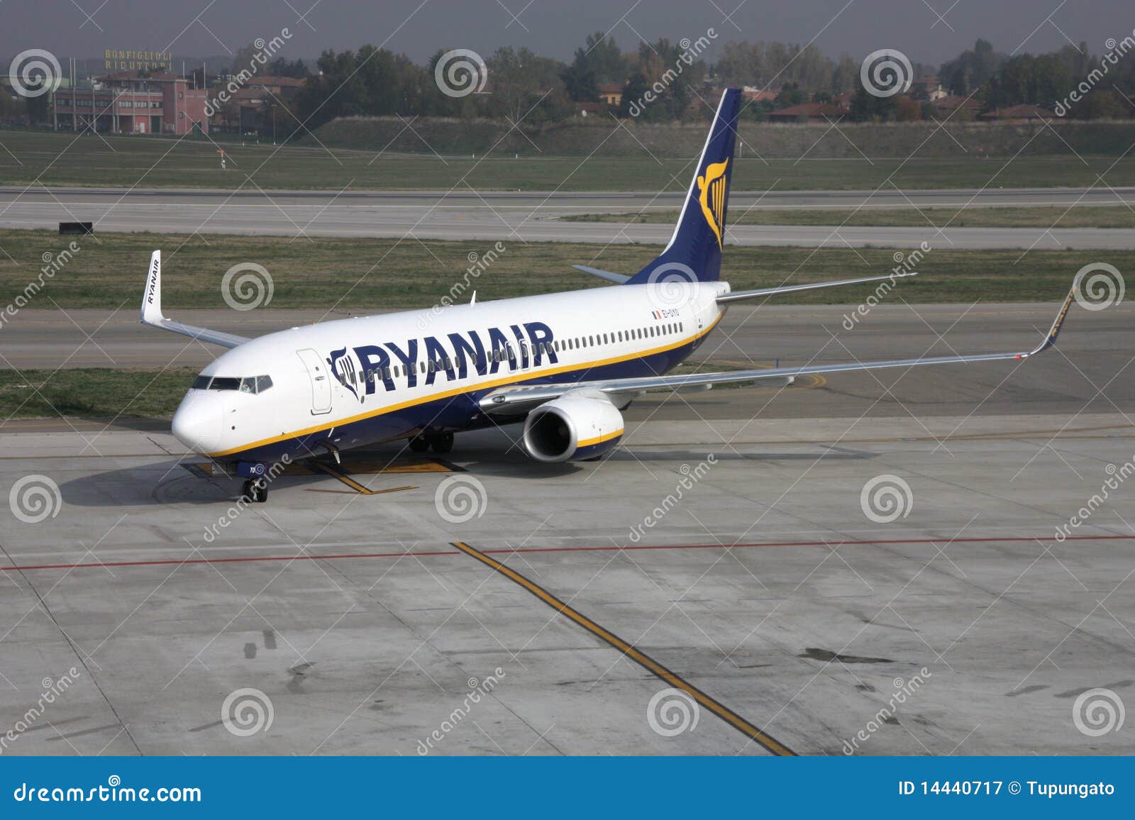 Ryanair editorial photography. Image of aircraft, ryanair 14440717