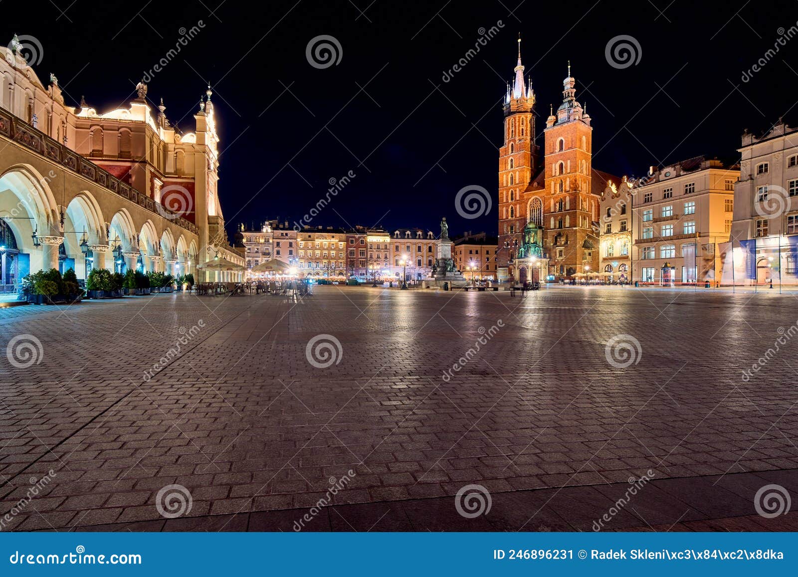 rynek glowny, krakow in night