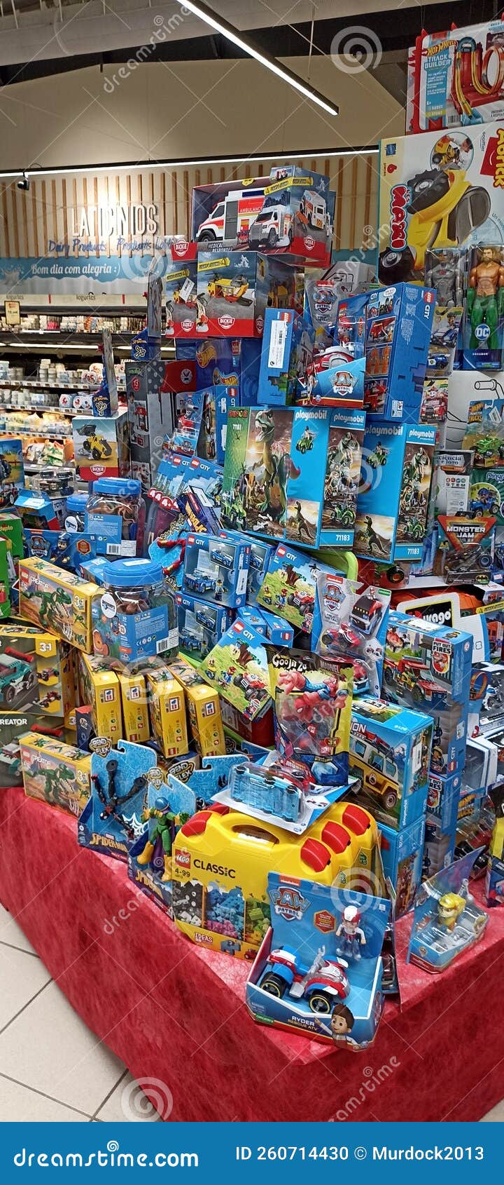 Sélection De Jouets Pour Garçons à Vendre Image éditorial - Image du  sélection, supermarché: 260714430