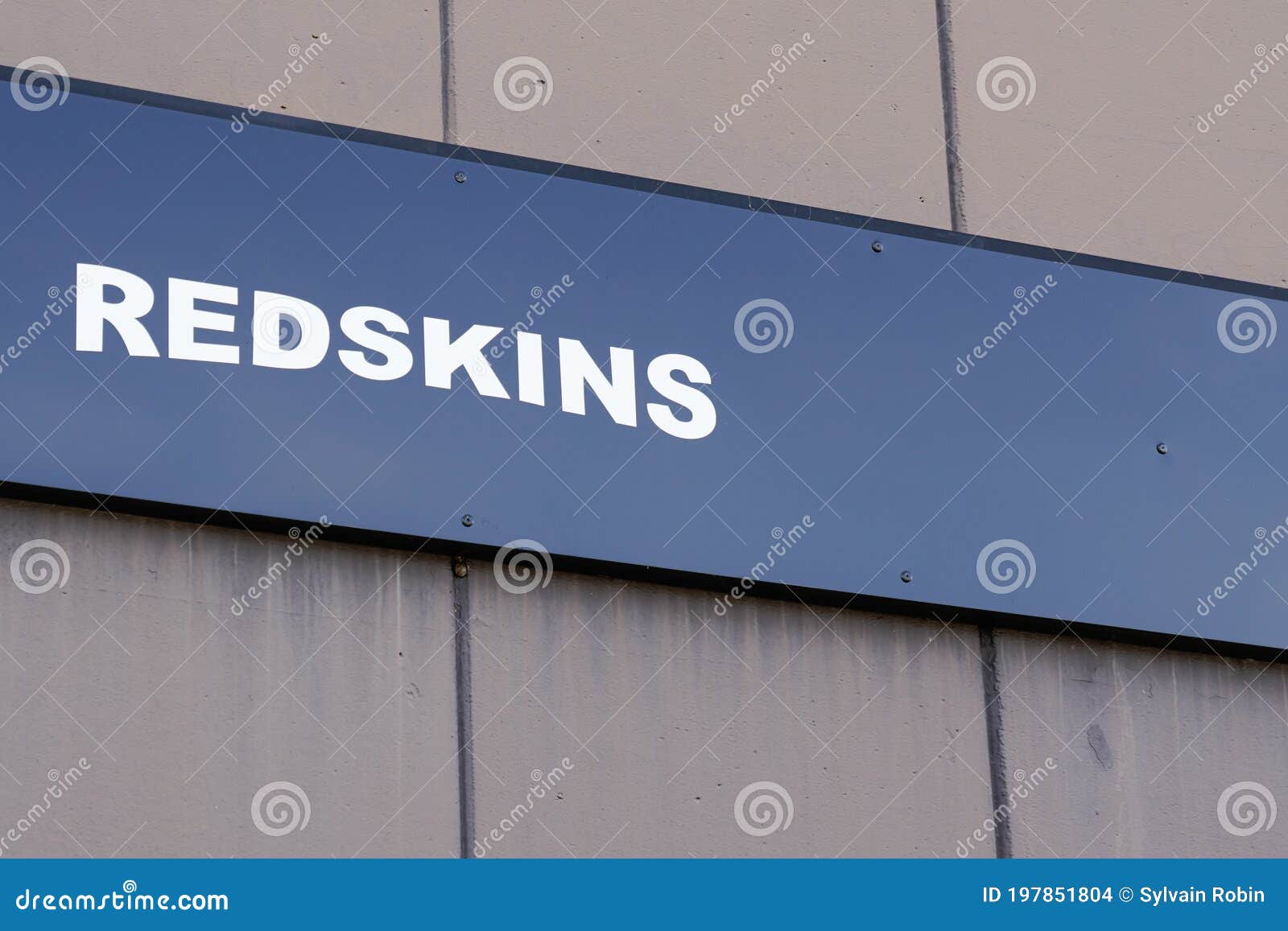 Símbolo Del Logo De Redskins En Tienda De La Colección De Territorios De Redskins Preparados Para La Ropa Imagen de archivo editorial - Imagen departamento, cuero: 197851804