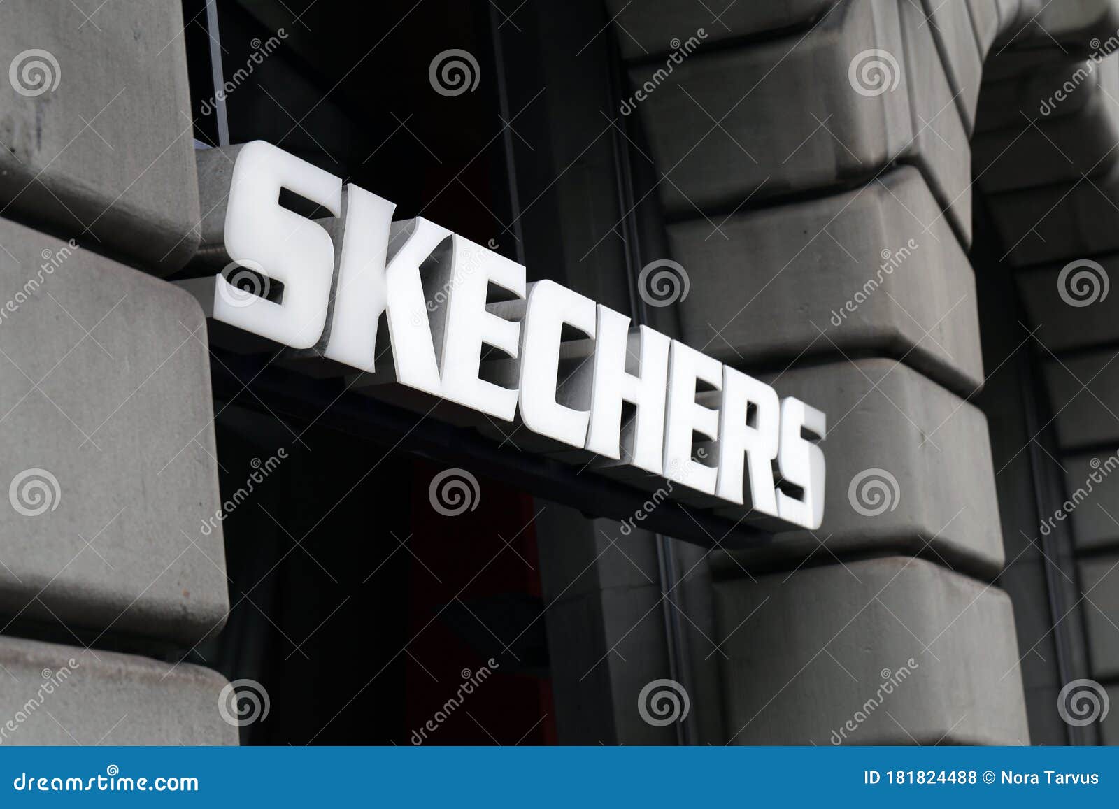 lino joyería Predecir Símbolo Del Logo De Skechers Blancos En El Centro De Zurich Suiza Foto de  archivo editorial - Imagen de manera, americano: 181824488