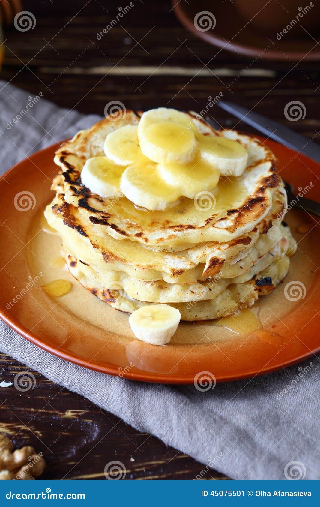 Süße Pfannkuchen Mit Honig Und Bananen Stockbild - Bild von honig ...