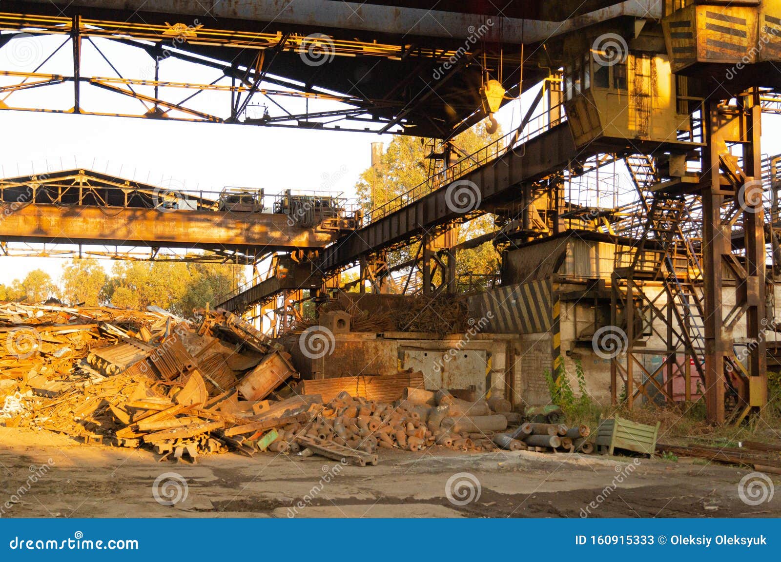 s broom. scrap metal loading. mechanisms for loading scrap metal. loading process.