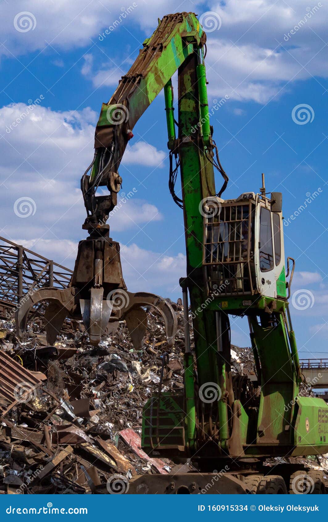 s broom. scrap metal loading. mechanisms for loading scrap metal. loading process.