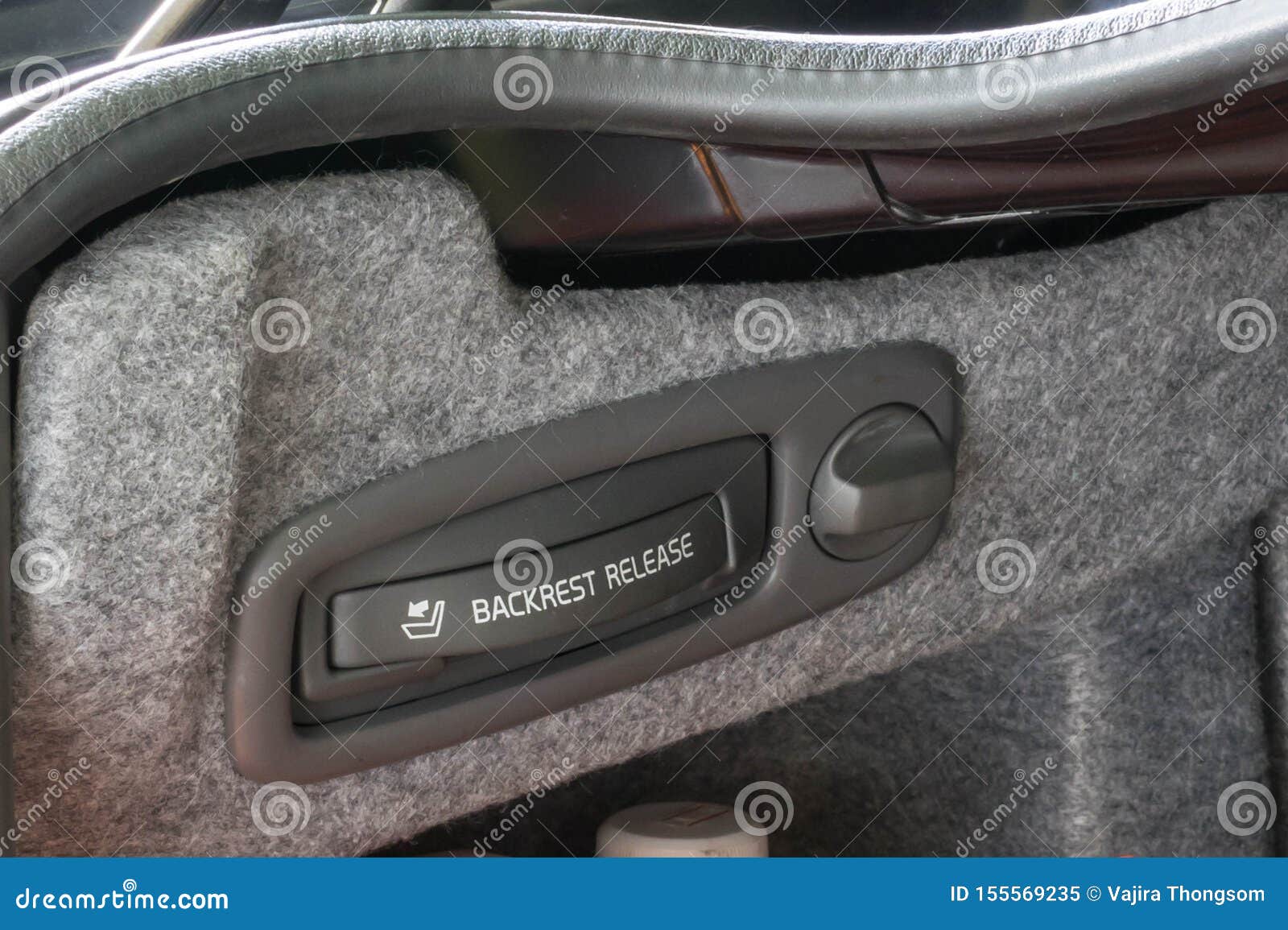 2000`s Luxury Black Car Left Side Backrest Release Handle In The Trunk