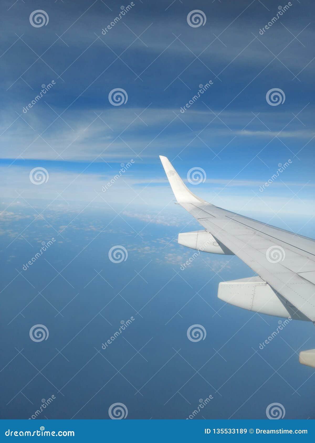 flight trough the window vuelo desde la ventanilla, blue sky