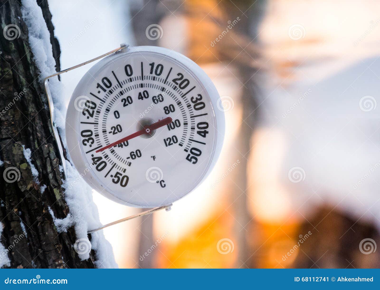 https://thumbs.dreamstime.com/z/s-too-cold-outside-analogue-thermometer-outside-displays-temp-minus-degrees-celsius-round-mounted-tree-shows-68112741.jpg