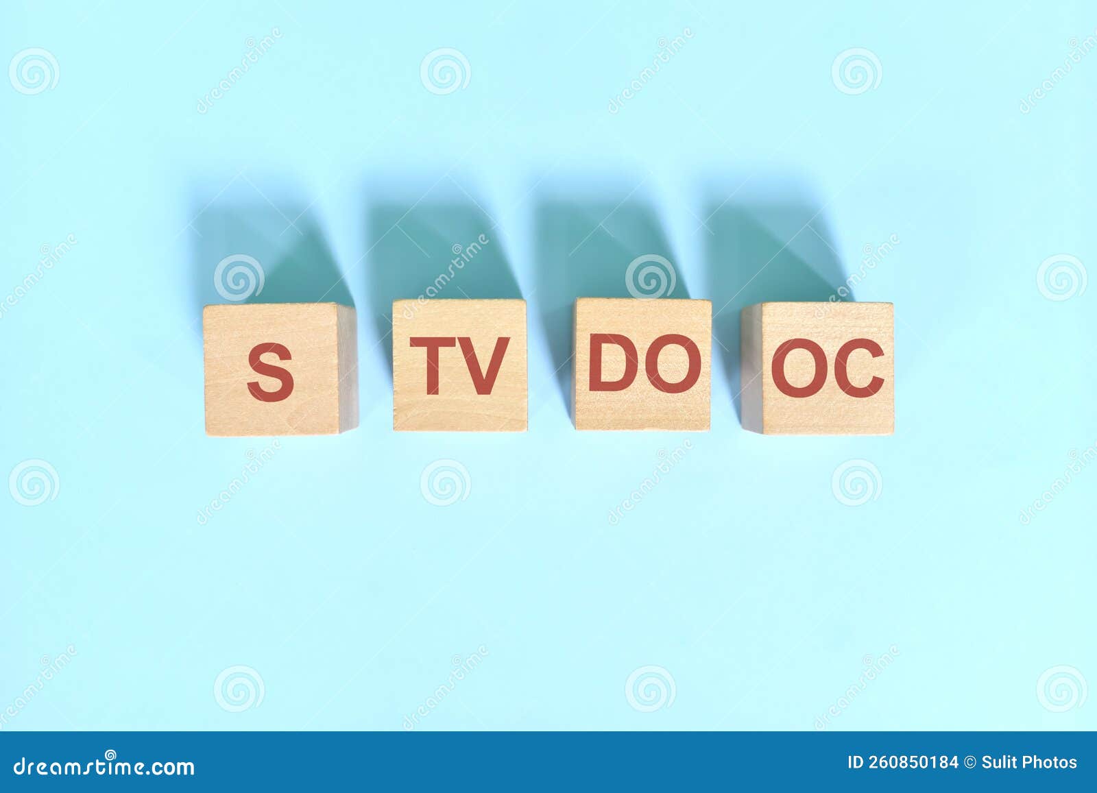 s-tv-do-oc-basic-sentence-pattern-english-grammar-concept-wooden-blocks-flat-lay-on-blue