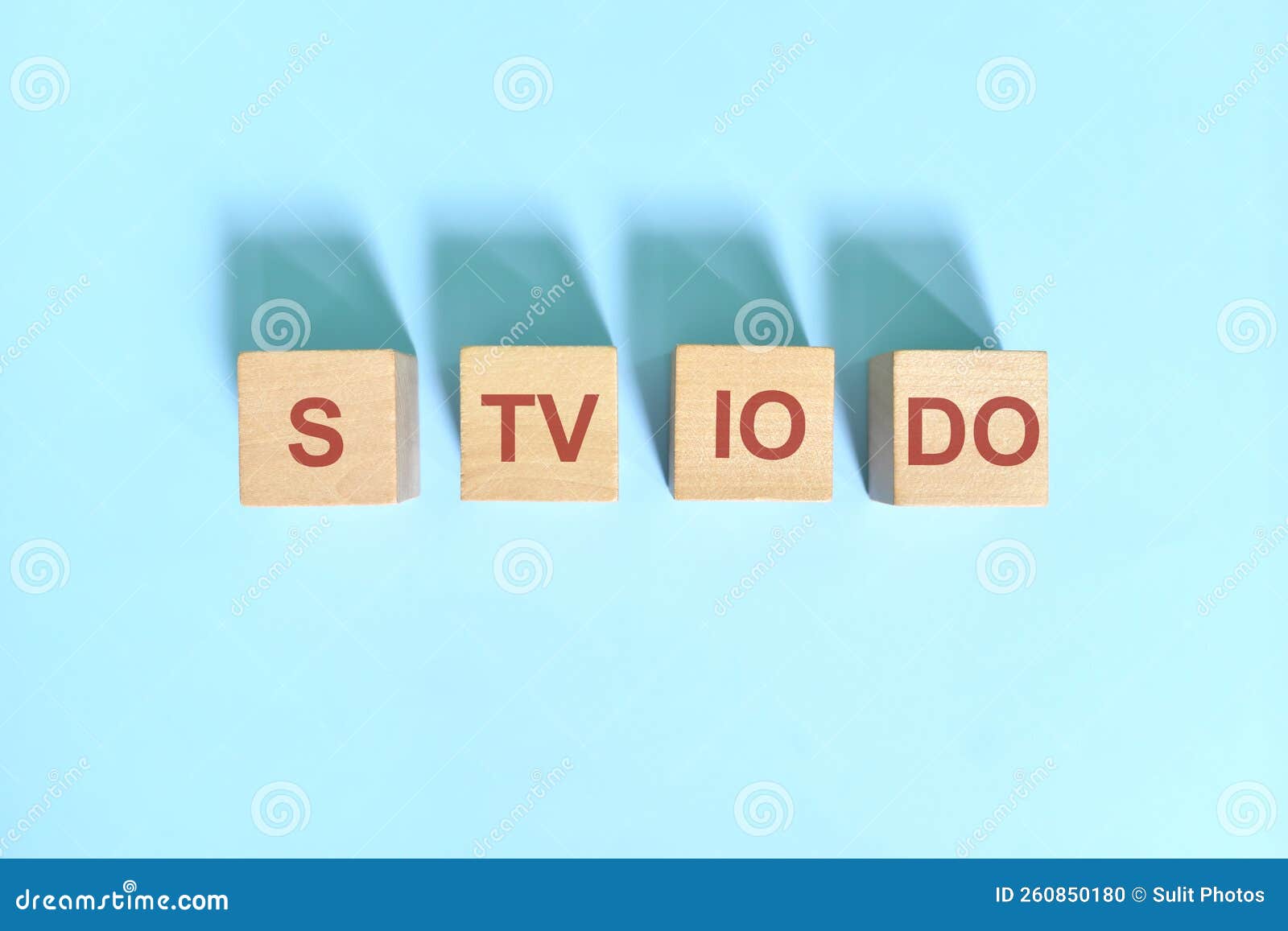 s-tv-io-do-basic-sentence-pattern-english-grammar-concept-wooden-blocks-flat-lay-stock-photo