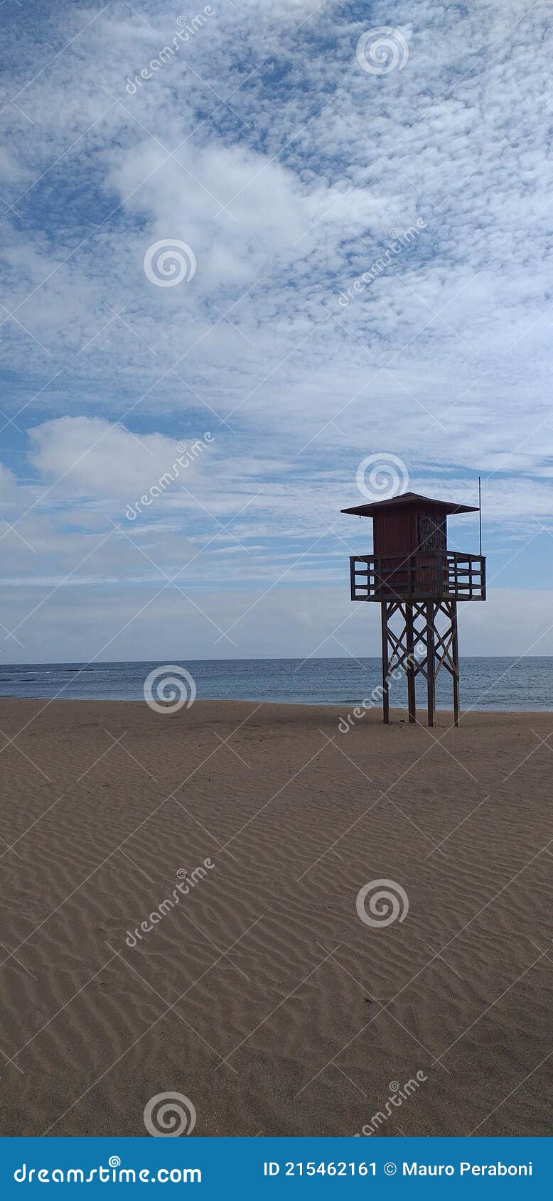 sabbia spiaggia e cabina lifeguard
