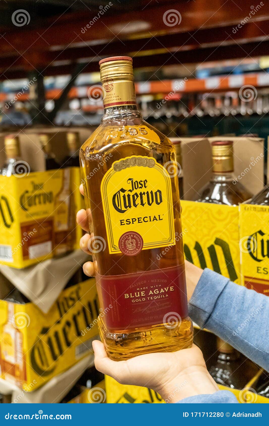 Download 1 142 Gold Tequila Bottle Photos Free Royalty Free Stock Photos From Dreamstime Yellowimages Mockups