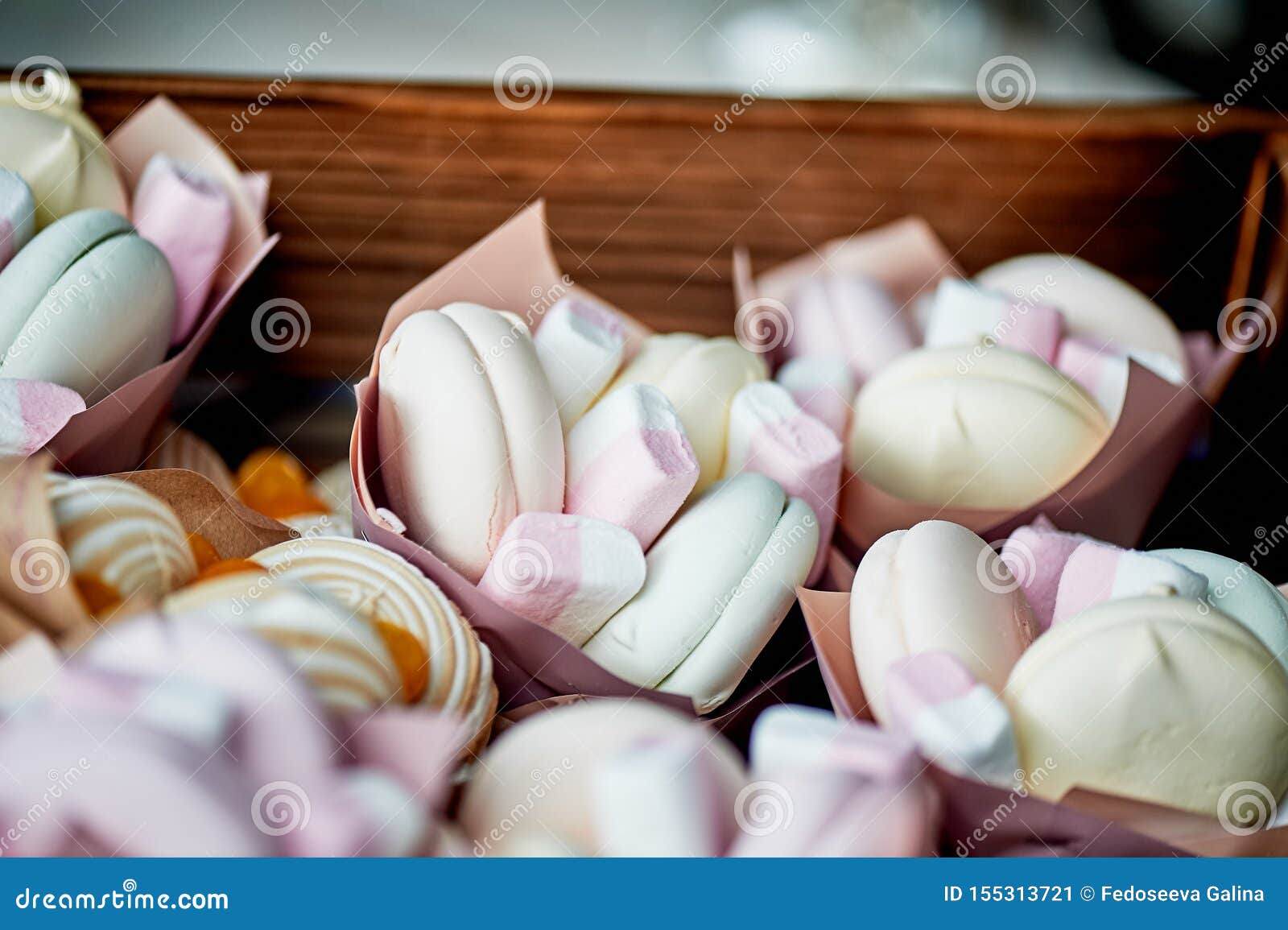 Sacs Des Guimauves Des Cadeaux Des Compliments Aux Invites A Un Mariage Ou De L Anniversaire Des Enfants Image Stock Image Du Guimauves Mariage Sacs Des Guimauves Des Cadeaux Des Compliments Aux Invites A Un Mariage Ou De L Anniversaire Des Enfants Image Stock Image Du Guimauves Mariage