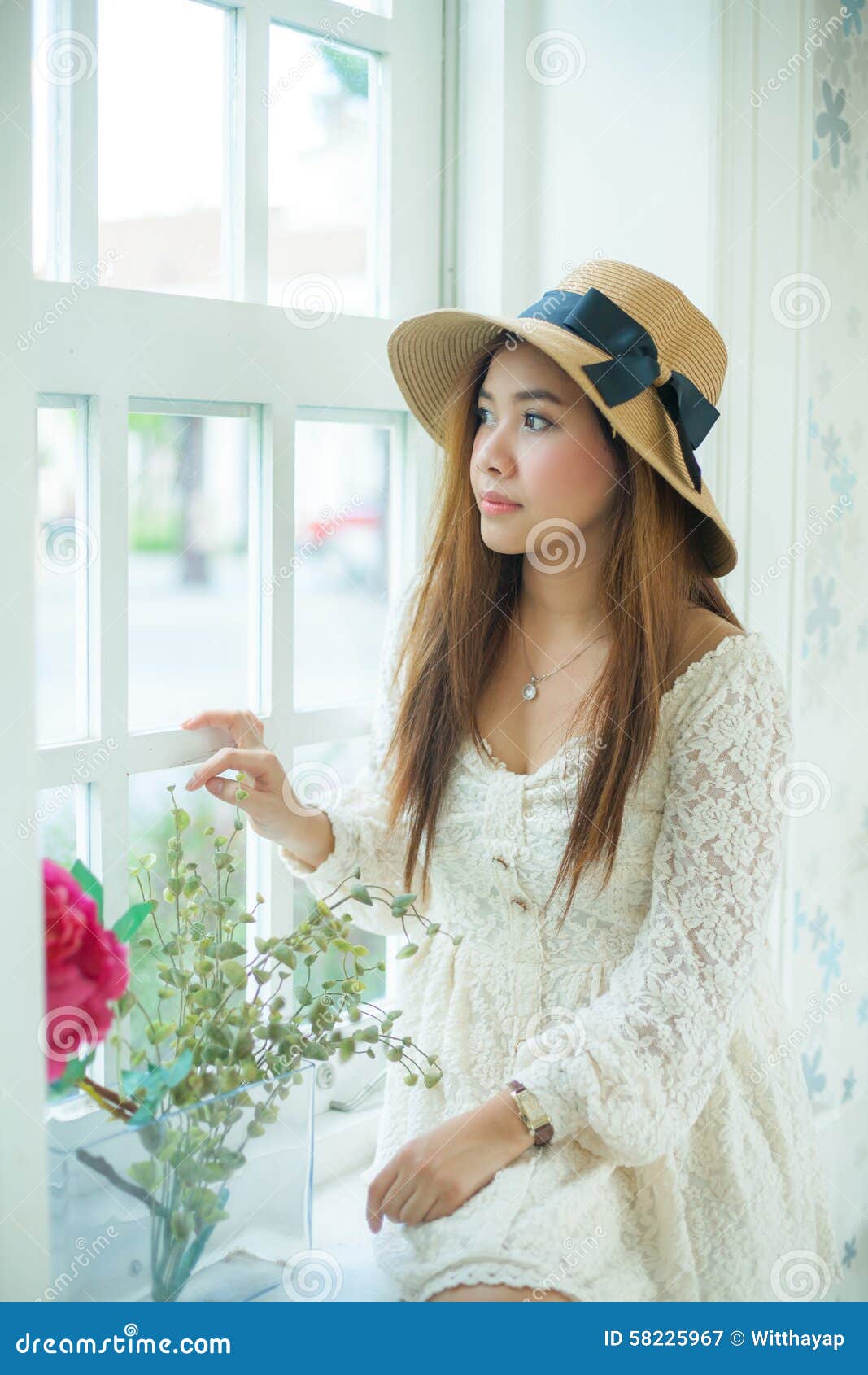 window voyeur Asian