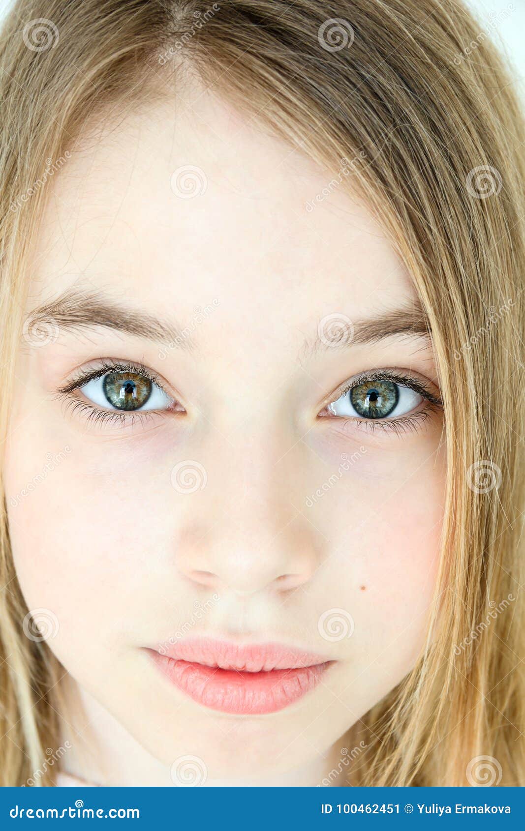 Cute Girls With Green Eyes
